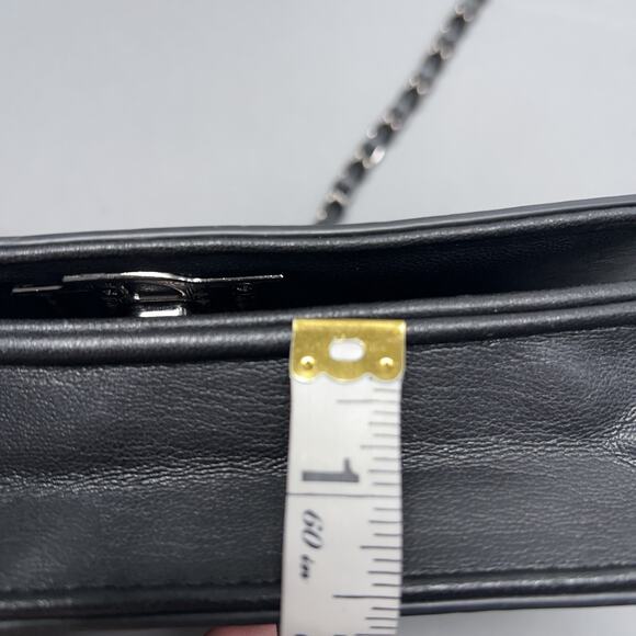 Badgley Mischka Black Chevron Quilted Crossbody Bag Metal Chains Strap Vegan - Picture 12 of 16